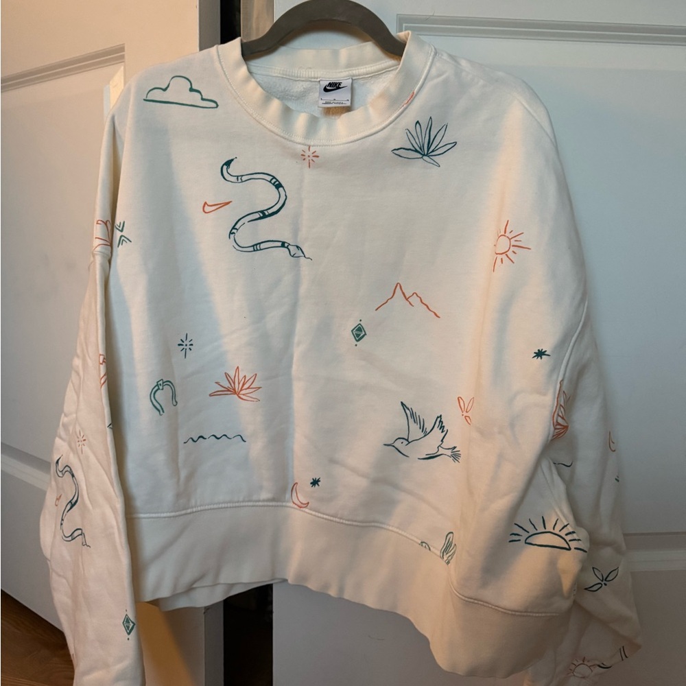 Nike Women's White Graphic Crew Neck Sweater